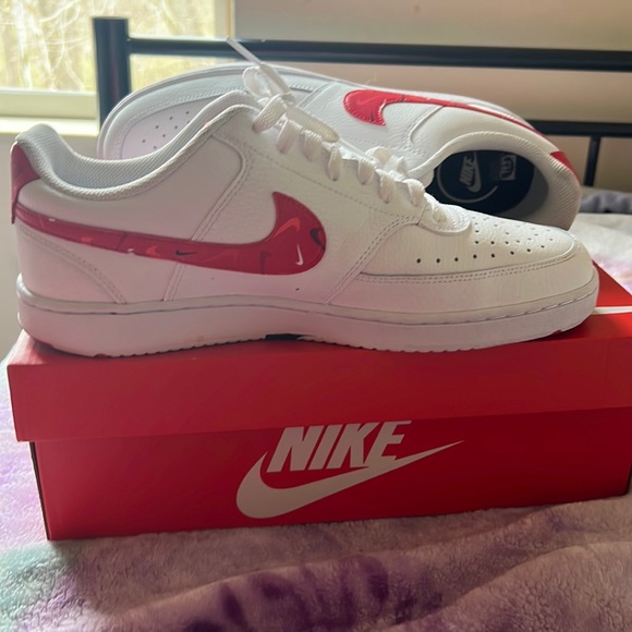 I’m selling these Air Force 1s which are a size 11.5 in men there in good shape - Picture 5 of 5